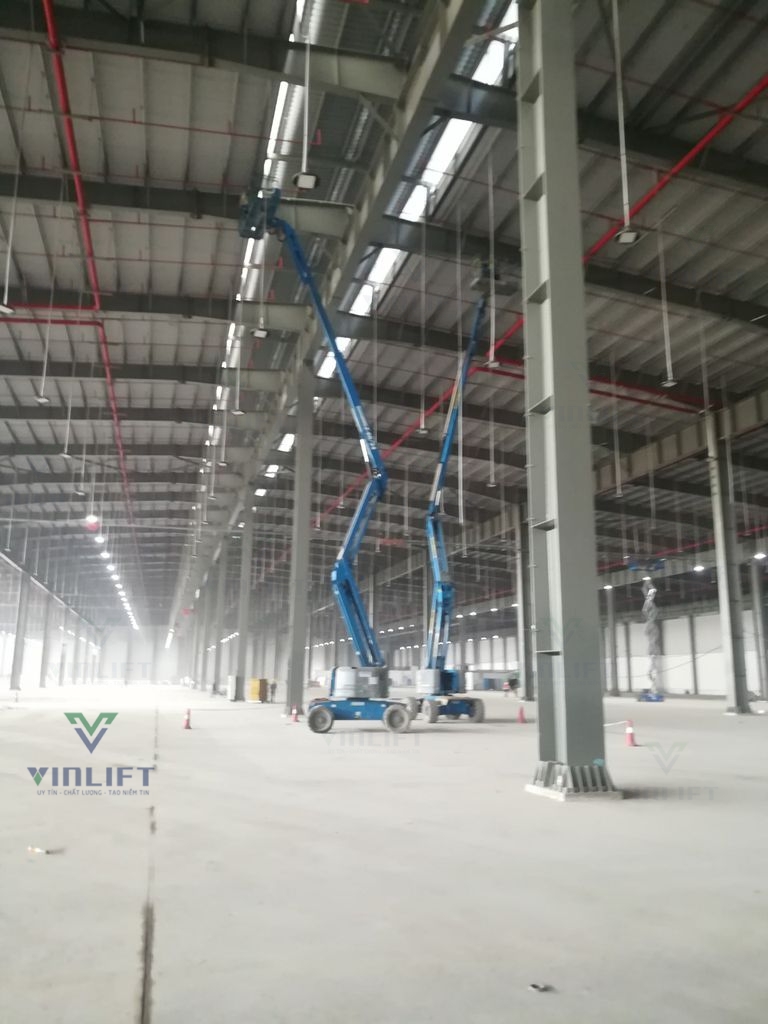 Xe nâng người MH Rental thi công bệnh viện Vinmec, Time City, Hà Nội