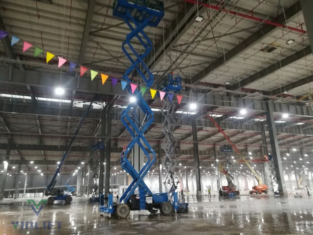 Xe nâng người MH Rental thi công bệnh viện Vinmec, Time City, Hà Nội