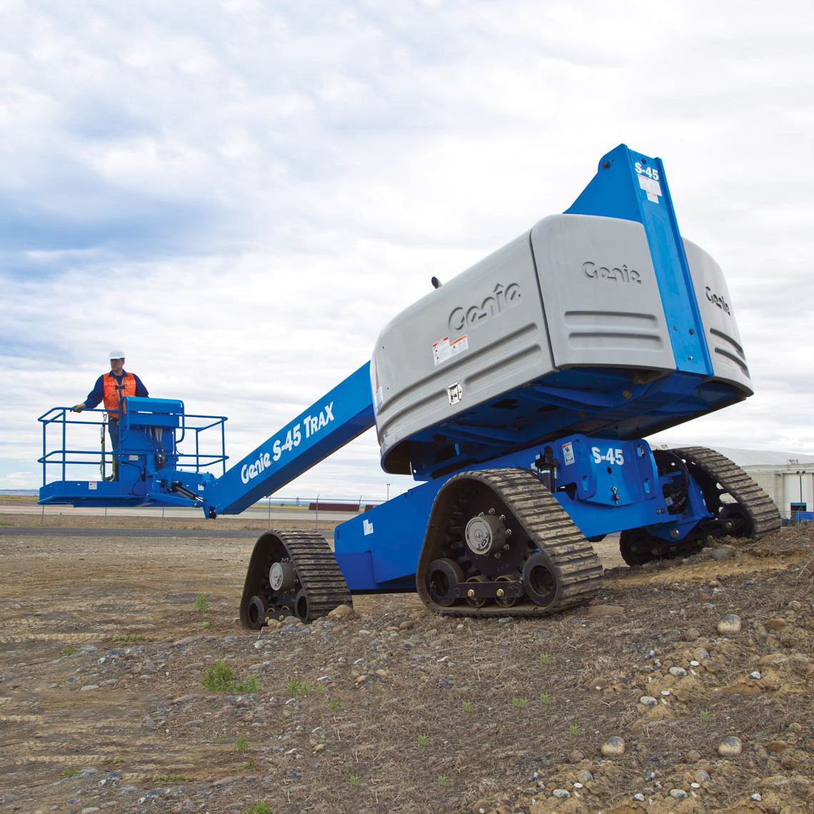 Alternative view of Cho thuê xe nâng người Boom Lift Genie S45