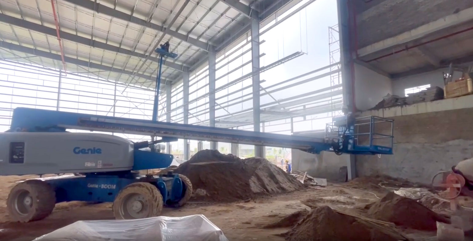 Hướng Dẫn Vận Hành Xe Nâng Người An Toàn: 7 Bước Kỹ Thuật Bắt Buộc Phải Biết