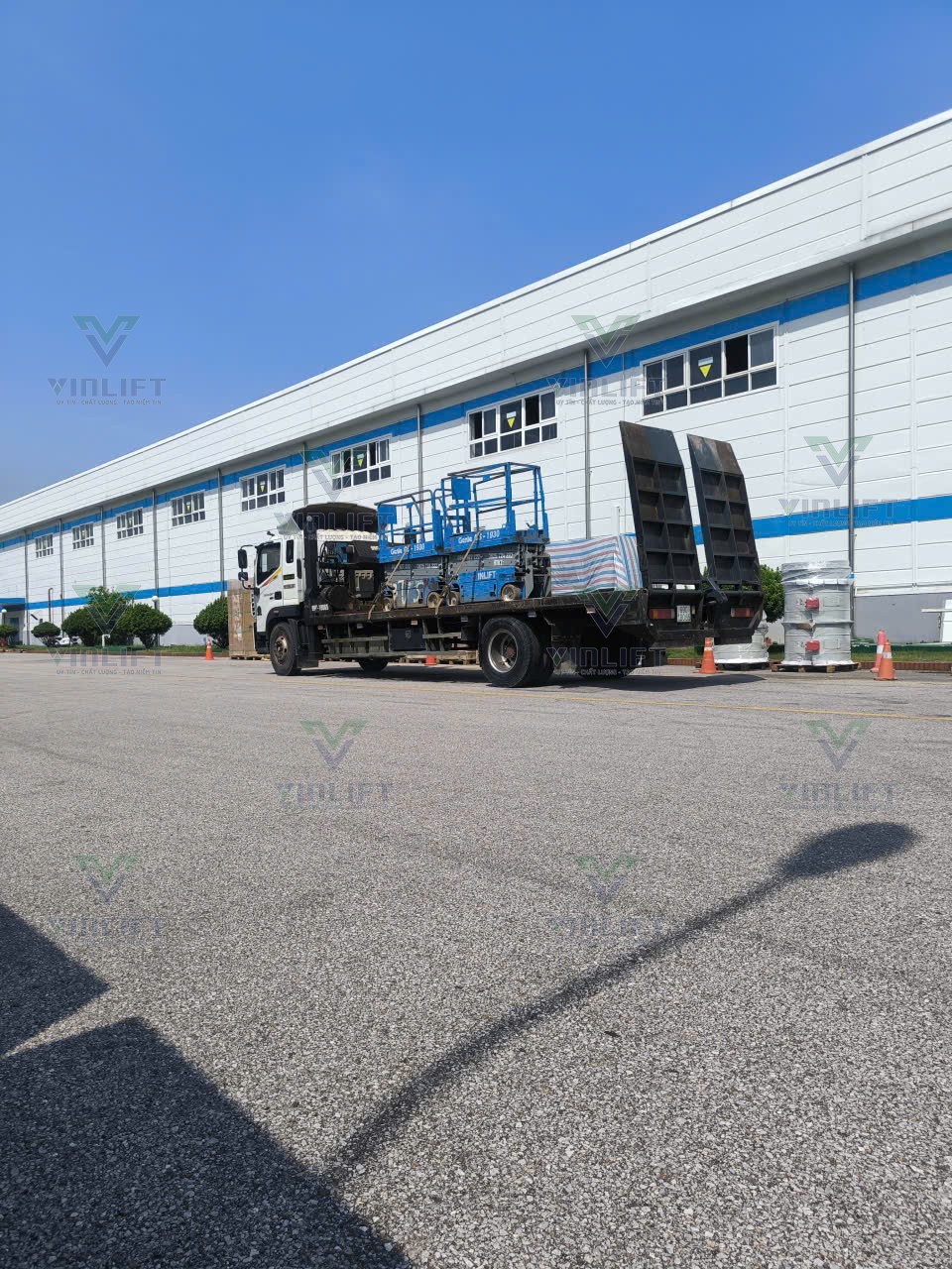Thuê Xe Nâng Hàng Và Xe Nâng Người Tại Kcn Đồng Văn 2