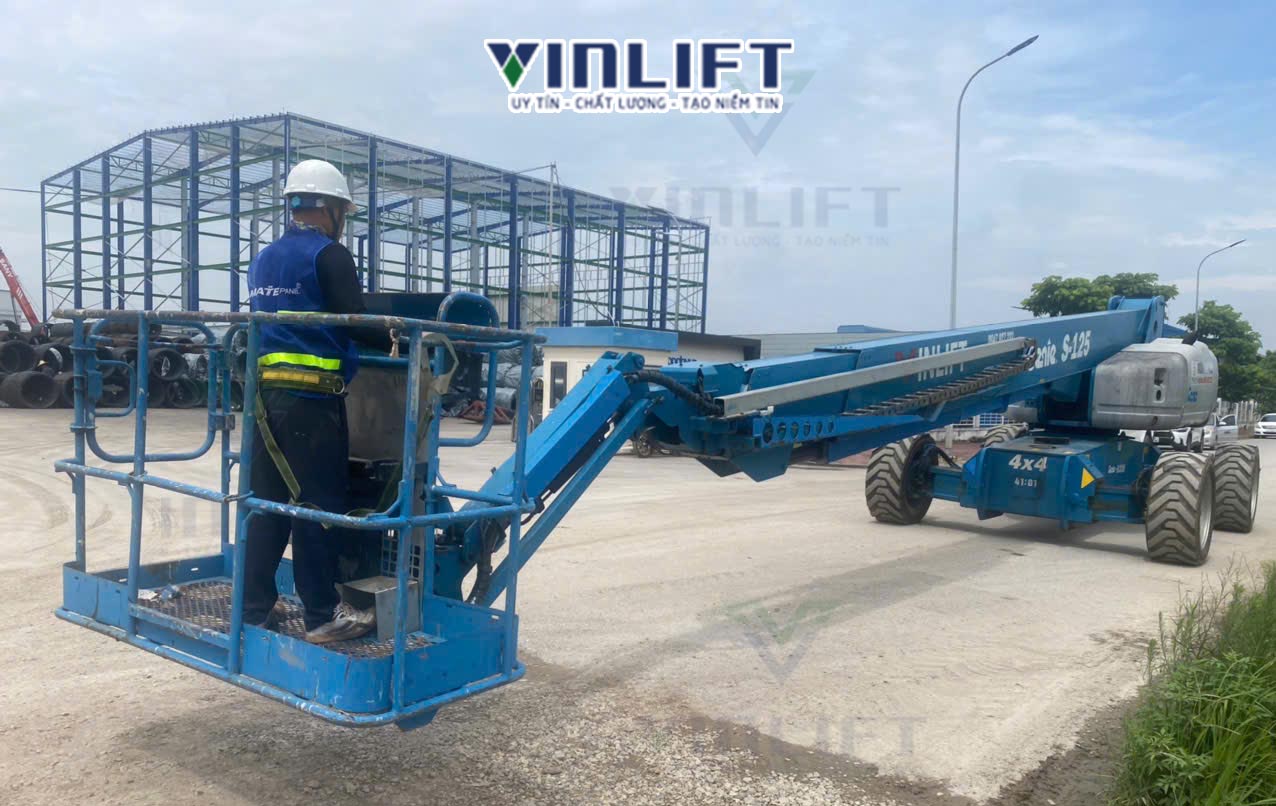 3 Nguyên Tắc Vận Hành Xe Nâng Người Trong Điều Kiện Gió Lớn Tại Vinlift