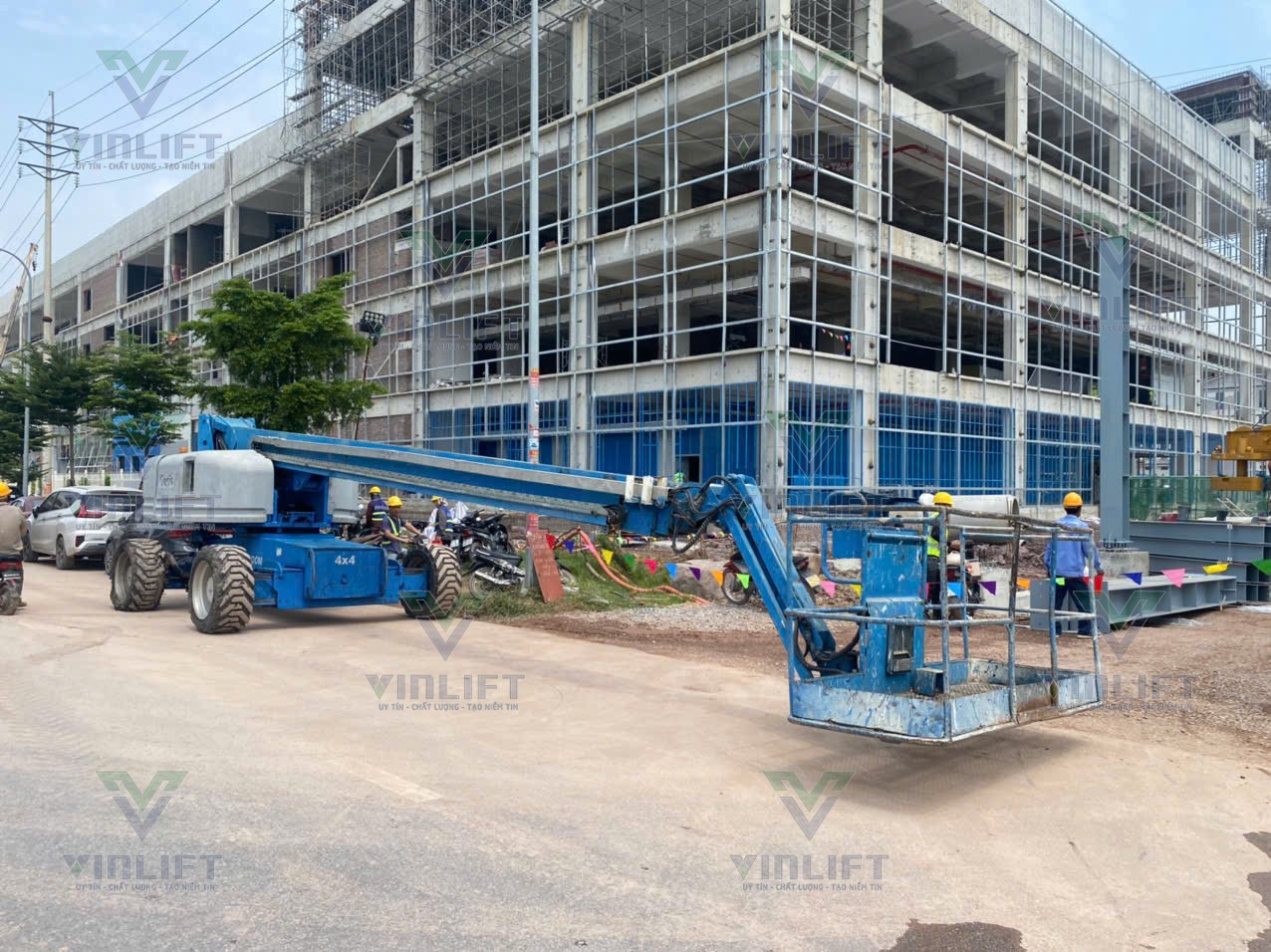 Thuê Xe Nâng Hàng Và Xe Nâng Người Tại Kcn Đồng Văn 3