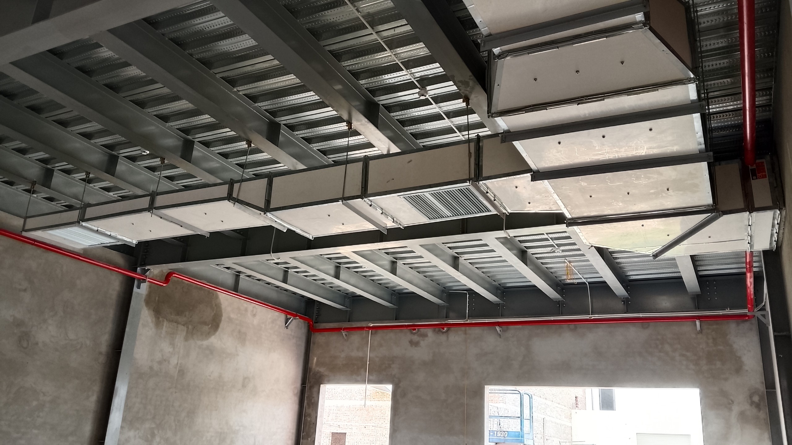 5 Sai Lầm Tử Thần Khi Vận Hành Xe Nâng Cắt Kéo/boom Lift (và Cách Phòng Tránh)