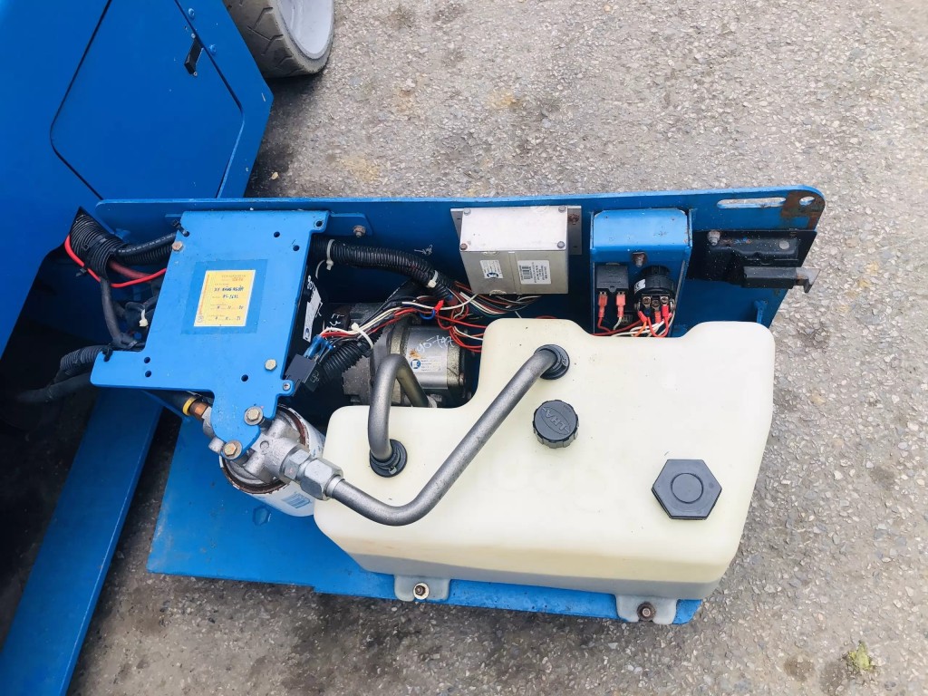 Cách Kiểm Tra Hệ Thống Thủy Lực Xe Nâng Người Trước Khi Khởi Động